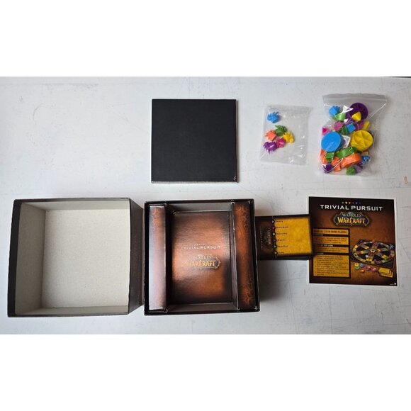 World Of Warcraft Trivial Pursuit Board Game Complete 2013 open box - Picture 3 of 3